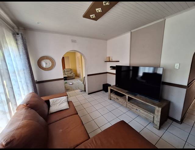 3 BEDROOM HOUSE FOR SALE IN VANDERBIJLPARK SE 3